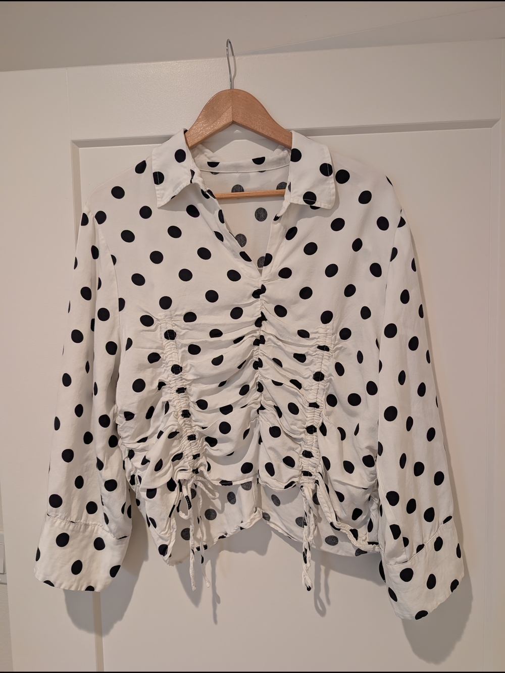 J.ING White Button-Down Shirt with Black Polka Dots
